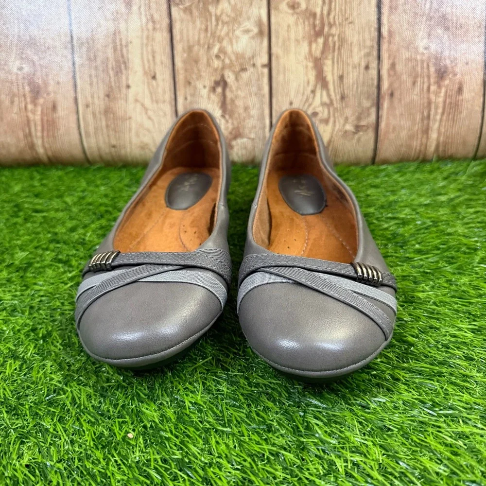 Eurosoft by Sofft Ballet Flats Womens Size 9 Medium Grey Crisscross Strap Detail